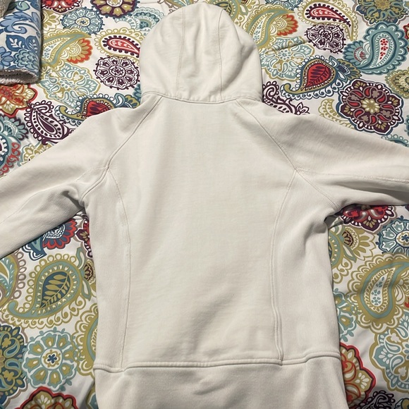 Lululemon scuba jacket. In good condition, no holes no rips no tears. - Picture 6 of 6